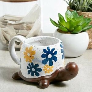 NWOT Rare Urban Outfitters Turtle Flower Mug